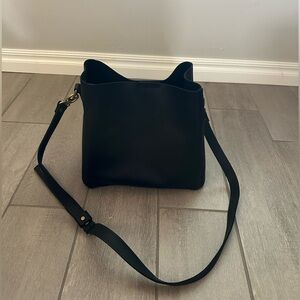 Portland Leather black butterfly bucket